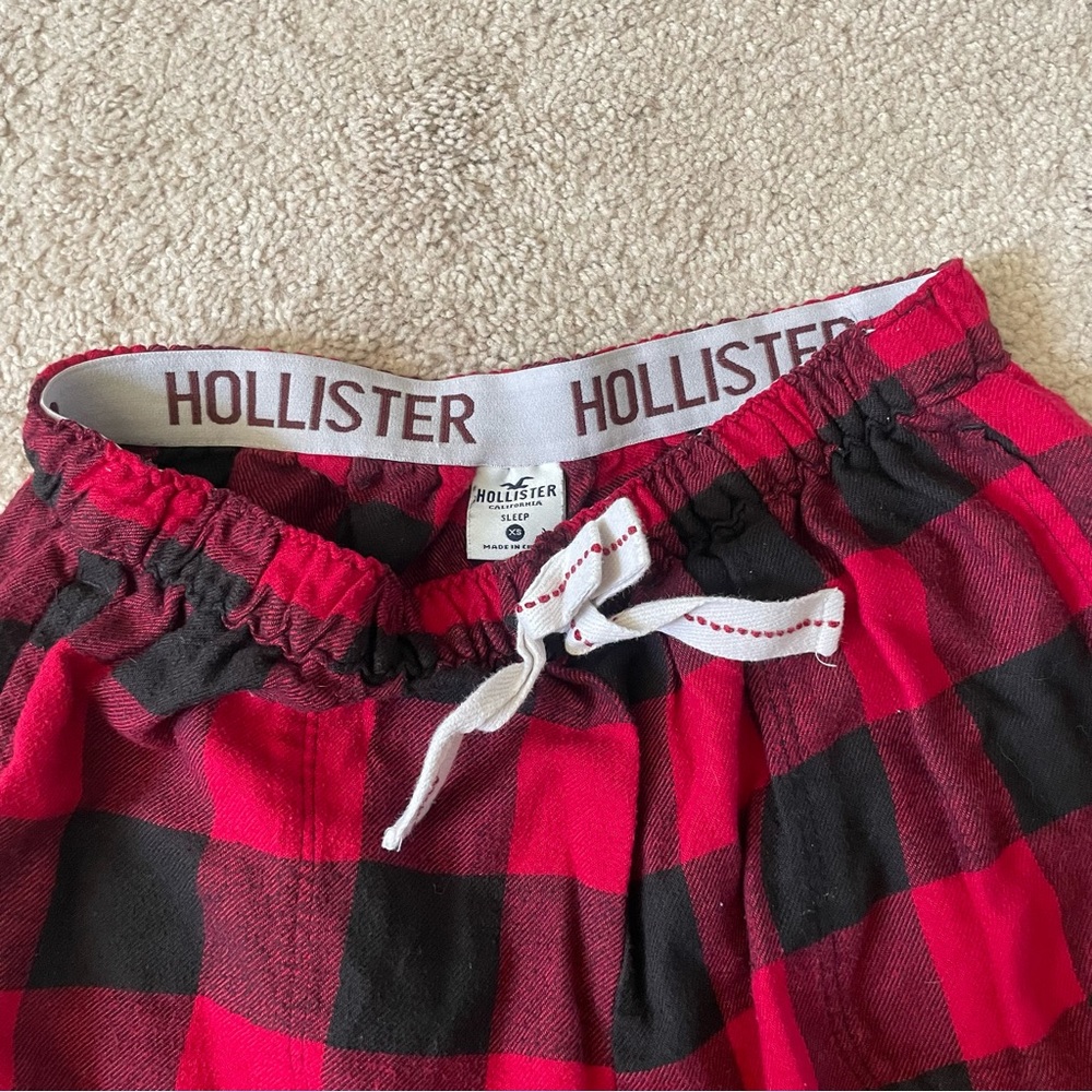 Hollister pajama plants red and black plaid -XS